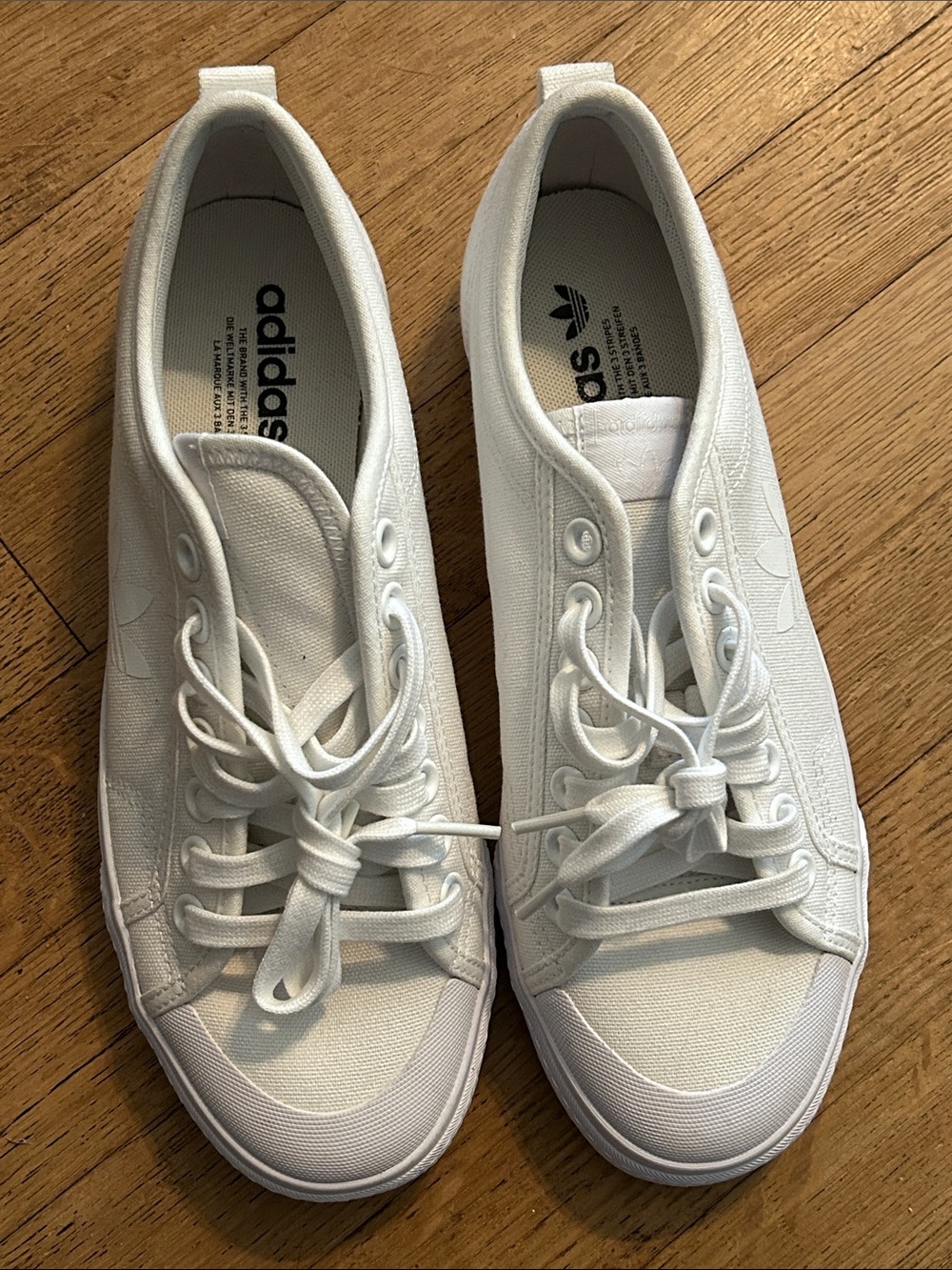 adidas Women’s White Low-Top Canvas Sneakers New 9.5